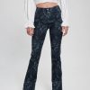 GUESS γυναίκες eco adeline floral ψηλόμεσο flare τζιν Εκτύπωση λέιζερ αγριολούλουδων ενδύματα J46DJ127